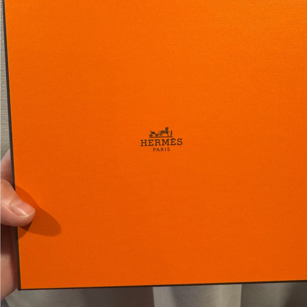 Hermes Les Voitures Nouvelles 70 Scarf w Box & Ribbon - Picture 5 of 6